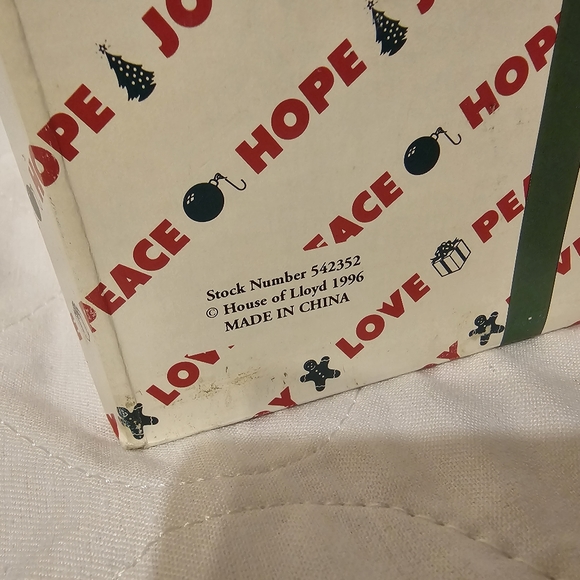 House of Lloyd Christmas Around the World Grannie Flo Bunnie - Picture 3 of 6